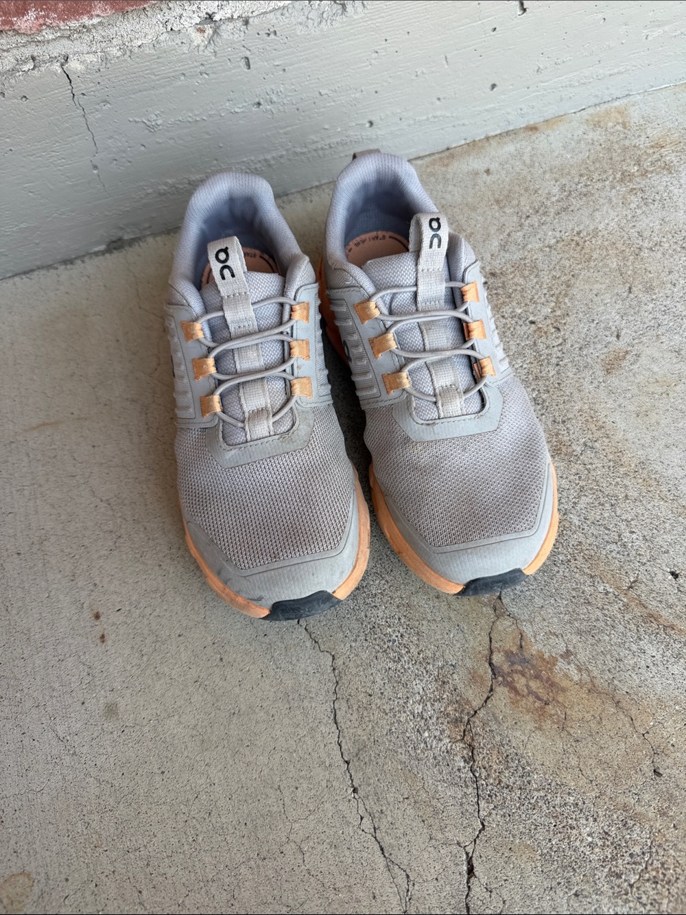 On cloud kids Athletic Shoes in Gray and Peach - Picture 2 of 5